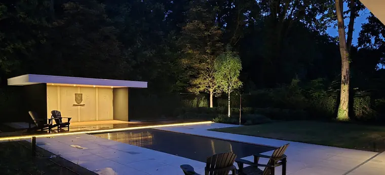 Design tuin met verlichting, vijver en zwembadtechniek in Oss, foto 1 van 4