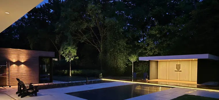 Design tuin met verlichting, vijver en zwembadtechniek in Oss, foto 4 van 4