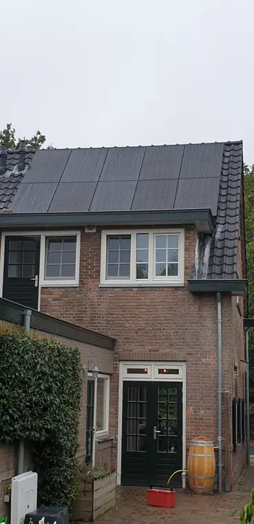 Plaatsing van 10 PV-panelen, foto 3 van 4