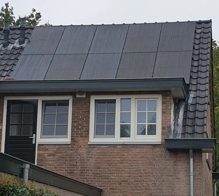 Plaatsing van 10 PV-panelen, foto 4 van 4