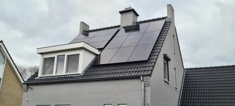 21 Dmegc zonnepanelen met SolarEdge omvormer in Helvoirt, foto 1 van 2