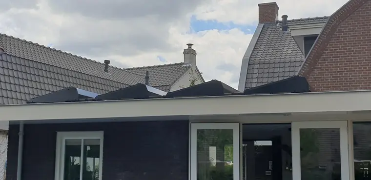 SolarEdge zonnepanelen in een platdakopstelling, foto 5 van 5
