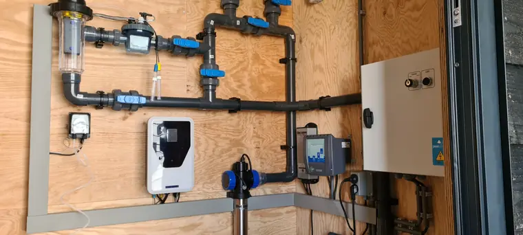 E-installatie van de zwembadtechniek in Sprang-Capelle, foto 1 van 3